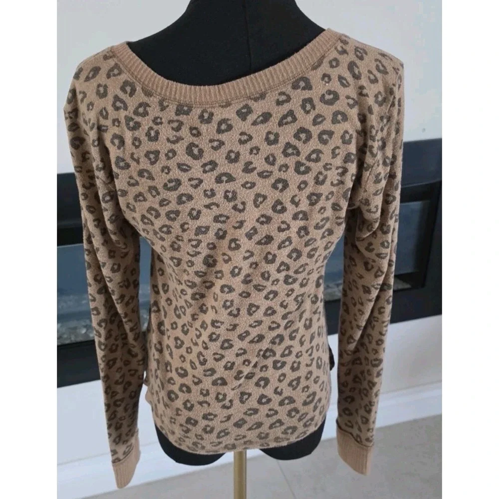 Abercrombie & Fitch Leopard Animal‎ Print Henley Knit Sweater Preppy Casual Boho